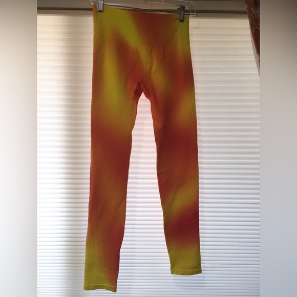 Fabletics Cloud Seamless High-Waisted Leggings - Size Small - Picture 8 of 10